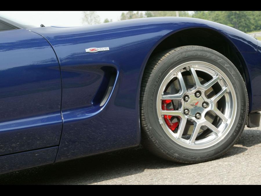  Chevrolet Corvette Z06 CE 2004 года  (фото 2 из 13)